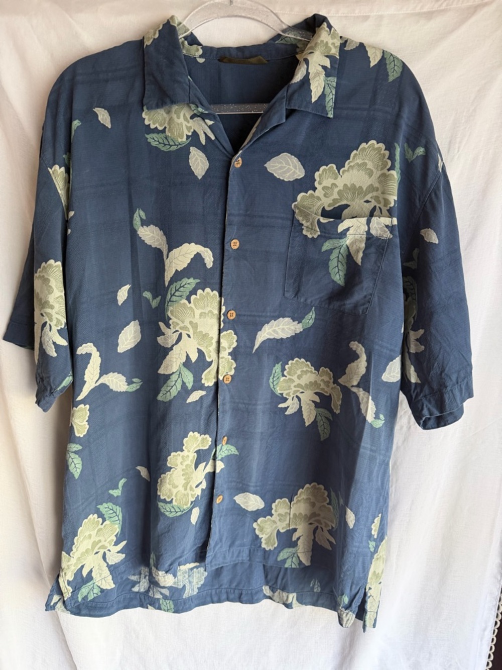 Tommy Bahama 100% Silk Hawaiian Shirt - Retro/Vintage - Blue with Flowers XL